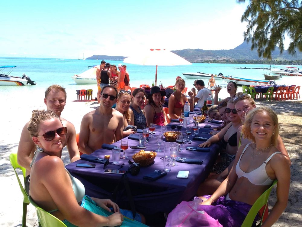 Frokost i strandkanten